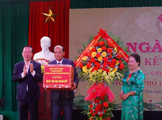Thường trực Ban Bí thư Võ Văn Thưởng dự Ngày hội Đại đoàn kết toàn dân tộc tại Thừa Thiên-Huế ảnh 3