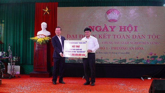 Thường trực Ban Bí thư Võ Văn Thưởng dự Ngày hội Đại đoàn kết toàn dân tộc tại Thừa Thiên-Huế ảnh 4
