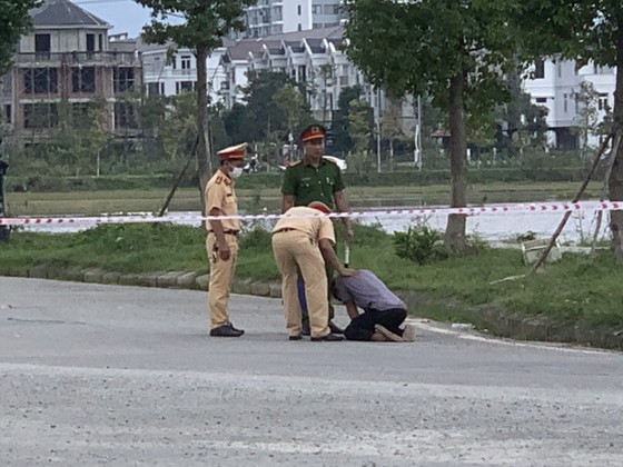 Va chạm với xe ben, phụ nữ đang mang thai và 2 con gái tử vong thương tâm ảnh 1