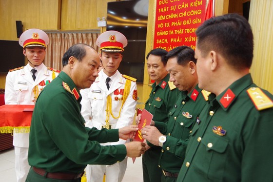 Trung tướng Trần Võ Dũng trao quyết định công tác cán bộ