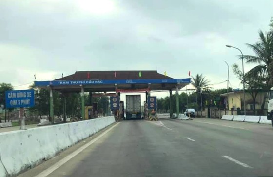 Sáng nay đã tạm dừng thu phí trạm Cầu Rác Hà Tĩnh ảnh 3