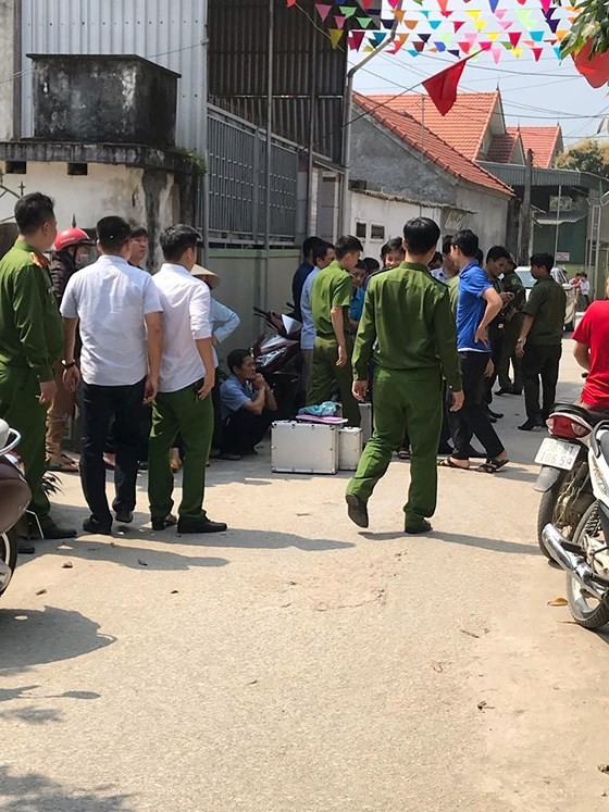 Chồng dùng dao giết vợ rồi tự tử bất thành ảnh 1
