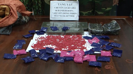Bắt giữ đối tượng vận chuyển 6 bánh heroin và 7.600 viên ma túy ảnh 3