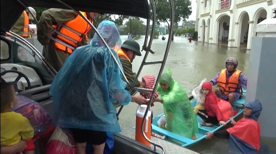 Hà Tĩnh tập trung giúp dân khắc phục hậu quả thiệt hại do mưa lũ gây ra ảnh 2 Hà Tĩnh tập trung giúp dân khắc phục hậu quả thiệt hại do mưa lũ gây ra ảnh 2