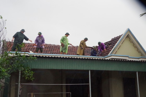 Lốc xoáy khiến 30 nhà dân bị tốc mái ở Hà Tĩnh ảnh 1 Lốc xoáy khiến 30 nhà dân bị tốc mái ở Hà Tĩnh ảnh 1