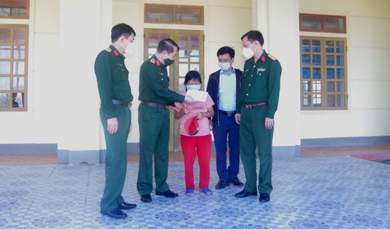 Hà Tĩnh: Thăm, tặng quà các gia đình từng trực tiếp tham gia mở đường Hồ Chí Minh trên biển ảnh 6 Hà Tĩnh: Thăm, tặng quà các gia đình từng trực tiếp tham gia mở đường Hồ Chí Minh trên biển ảnh 6