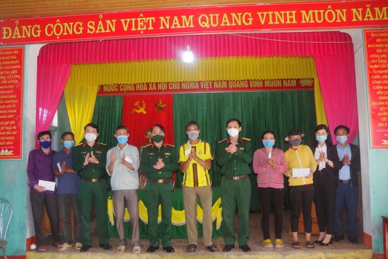 Hà Tĩnh: Thăm, tặng quà các gia đình từng trực tiếp tham gia mở đường Hồ Chí Minh trên biển ảnh 8 Hà Tĩnh: Thăm, tặng quà các gia đình từng trực tiếp tham gia mở đường Hồ Chí Minh trên biển ảnh 8