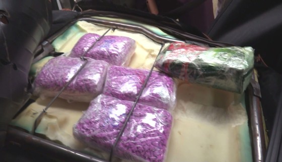 Bắt đối tượng vận chuyển 1kg Ketamin và 7.500 viên ma túy tổng hợp qua biên giới ảnh 3