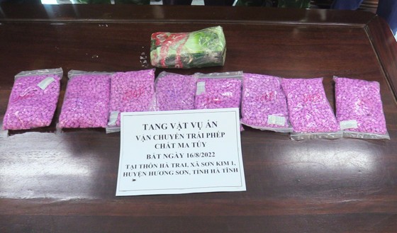 Bắt đối tượng vận chuyển 1kg Ketamin và 7.500 viên ma túy tổng hợp qua biên giới ảnh 5