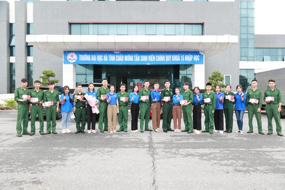 Tiếp nhận hàng trăm đơn vị máu trong chương trình “Trao giọt hồng - gửi yêu thương” ảnh 7