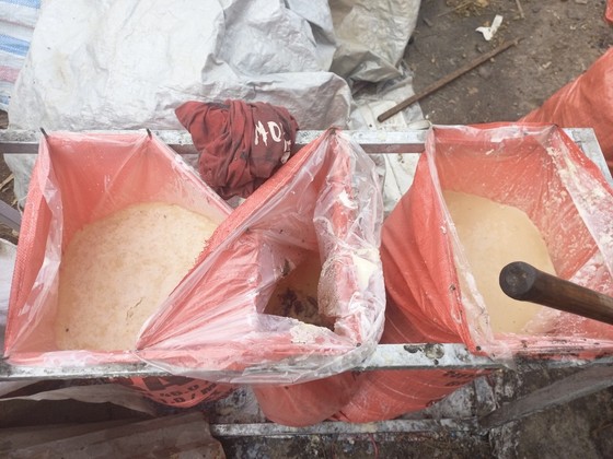 Phát hiện cơ sở chế biến hơn 950kg mỡ động vật không rõ nguồn gốc ảnh 2
