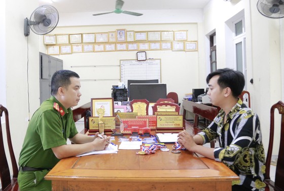 Bắt 3 đối tượng mạo danh cán bộ công ty xổ số, lừa bán kết quả trúng thưởng ảnh 2