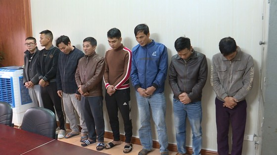 Hà Tĩnh: Bắt giữ băng nhóm ép buộc một phụ nữ nhận nợ 2,5 tỷ đồng ảnh 5