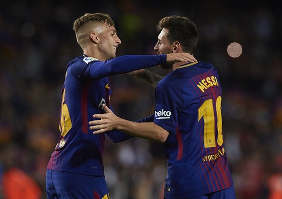 Messi (phải) muốn Deulofeu được ra sân nhiều hơn. Ảnh: Getty Images