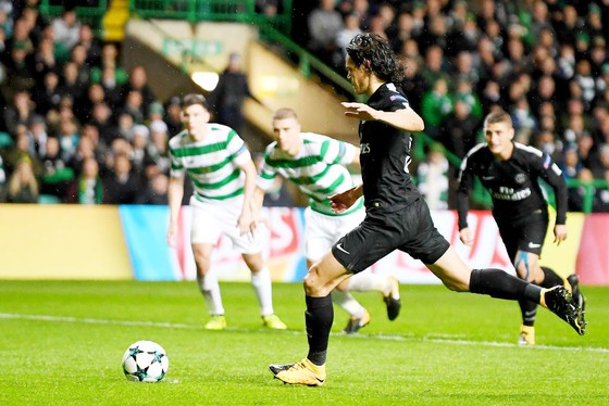 Không có chuyện Paris SG đề nghị Edinson Cavani nhận 1 triệu EUR để nhường quyền thực hiện những quả phạt đền cho Neymar. Ảnh: Getty Images  
