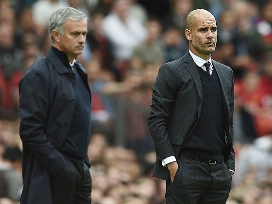 Jose Mourinho liệu sẽ hóa giải được Pep Guardiola (phải) ở lần này? Ảnh: Getty Images  
