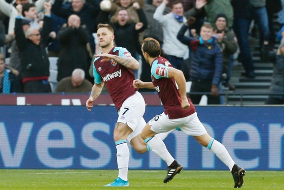  Marko Arnautovic mừng bàn thắng duy nhất giúp West Ham nhấn chìm Chelsea. Ảnh: Getty Images  