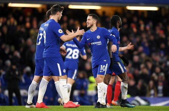 Eden Hazard (phải) tỏa sáng để giúp Chelsea tìm lại chiến thắng. Ảnh: Getty Images