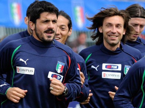 Hồ sơ Andrea Pirlo - Kỳ cuối: Thủ lĩnh trầm lặng, tay thù dai & diễn viên hài ảnh 1