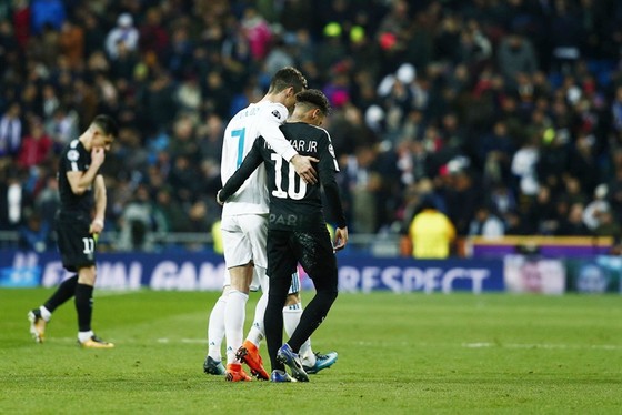 Tiếp tục “nóng” chuyện Ronaldo rời Real ảnh 1