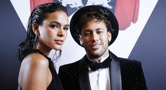 Neymar sẽ không bị cấm gặp cô bồ Marquezine ở World Cup tới đây.