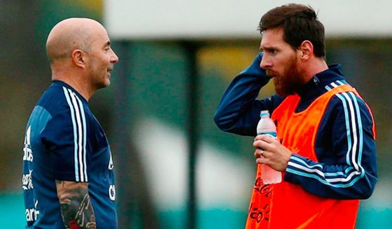 HLV Jorge Sampaoli tin tưởng tài năng của Lionel Messi kết hợp với kinh nghiệm sẽ mang về thành công. Ảnh: GETTY IMAGE