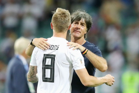 Thầy trò HLV Joachim Loew tiếp tục may mắn. Ảnh: Getty Images  