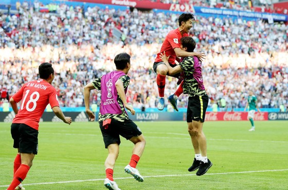Hàn Quốc - Đức 2-0: Đùa với lửa, người Đức cúi đầu rời giải ảnh 1