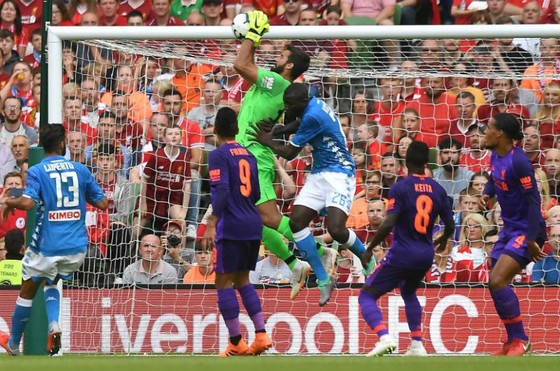 Alisson ra mắt ấn tượng, Liverpool đè bẹp Napoli ảnh 1