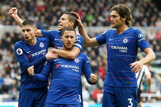 Eden Hazard và đồng đội tiếp tục tận hưởng chiến thắng. Ảnh: Getty Images
