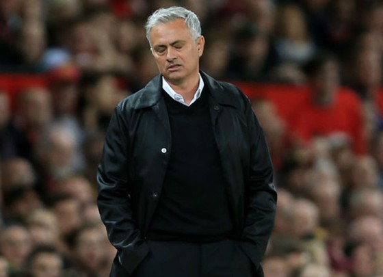 Ryan Giggs tin rằng Jose Mourinho sẽ không bị sa thải vào lúc này. Ảnh: Getty Images