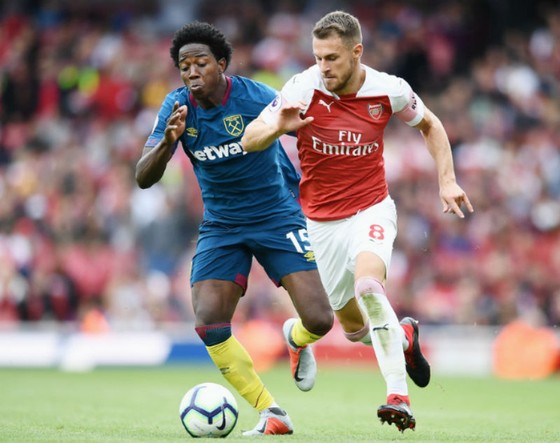 Không được Arsenal tôn trọng, Ramsey cũng cạn tình? ảnh 1