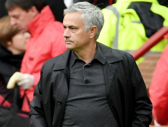 HLV Jose Mourinho vẫn không “nao núng” trong cách hành xử của mình. Ảnh: Getty Images  