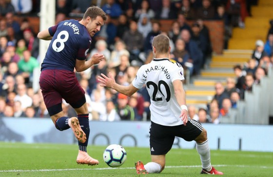 Fulham - Arsenal 1-5: Pháo thủ nổ vang đổi vận derby London ảnh 1