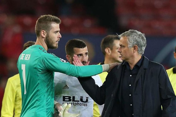 HLV Jose Mourinho khá bi quan về cơ hội giữ được David de Gea. Ảnh: Getty Images    