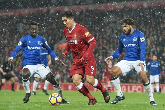 Klopp bảo vệ hàng tiền vệ Liverpool ảnh 1