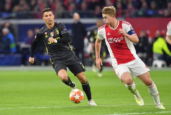 HLV Allegri hết lời ca ngợi đẳng cấp Ronaldo ảnh 1