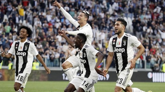 Cristiano Ronaldo đã ăn mừng danh hiệu Serie A cùng Juve. Ảnh: Getty Images      
