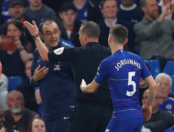 Lỡ vị trí thứ 3, Chelsea muốn kiện Burnley ảnh 1