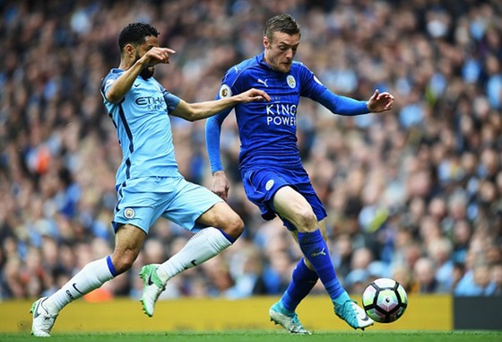 Man.City (trái) đã thất bại trước Leicester ở lượt đi. Ảnh: Getty Images