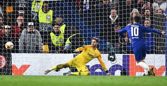 Hazard “van nài” được tạo điều kiện ra đi ảnh 1