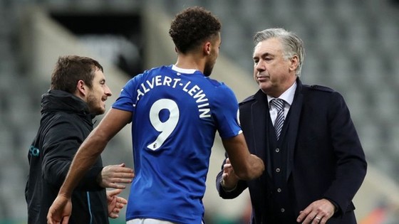 Pellegrini là nạn nhân tiếp theo trong vòng xoáy “thay thầy, đổi vận” ảnh 1