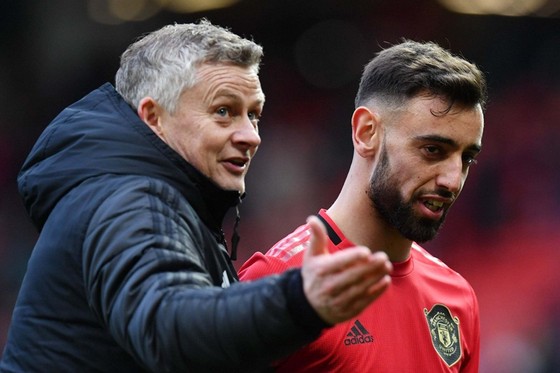 Ed Woodward “đổi giọng”, HLV Solskjaer khấp khởi mừng ảnh 1