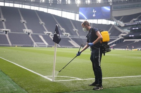 Tottenham đối mặt nguy cơ lây nhiễm Covid-19 từ đối thủ ảnh 1