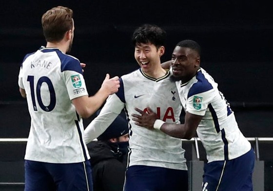 Tottenham dễ dàng ghi tên vào trận chung kết đầu tiên của mùa giải. Ảnh: Getty Images    