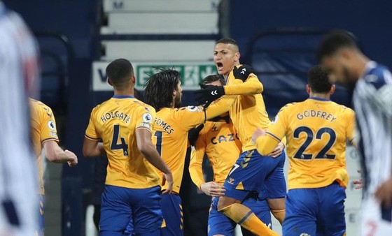Nhấn chìm Liverpool, The Blues vào tốp 4 ảnh 1