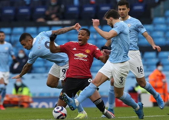 Chia tay derby Manchester trong danh dự, HLV Solskjaer thư giãn thừa nhận chức vô địch… là của Man.City ảnh 1