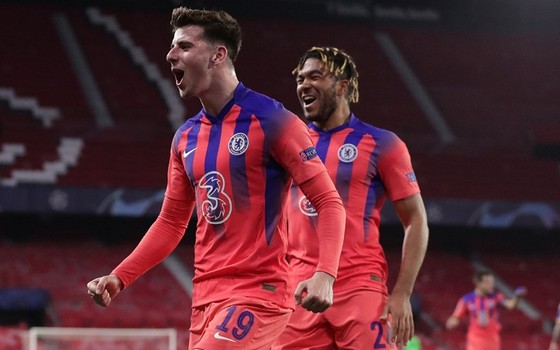 Mason Mount chói sáng góp công vào chiến thắng quan trọng của Chelsea. Ảnh: Getty Images      