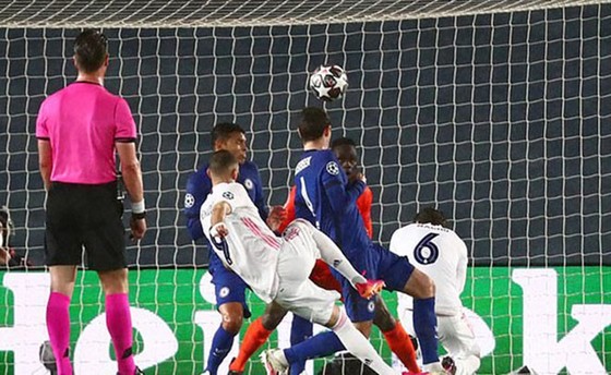 Pulisic ghi bàn lịch sử giúp Chelsea hòa tại Real ảnh 1