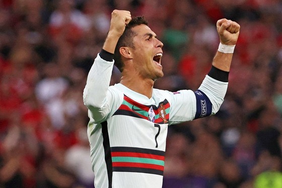 Sau cú đúp là những kỷ lục mà Ronaldo đã và sẽ phá vỡ ảnh 1